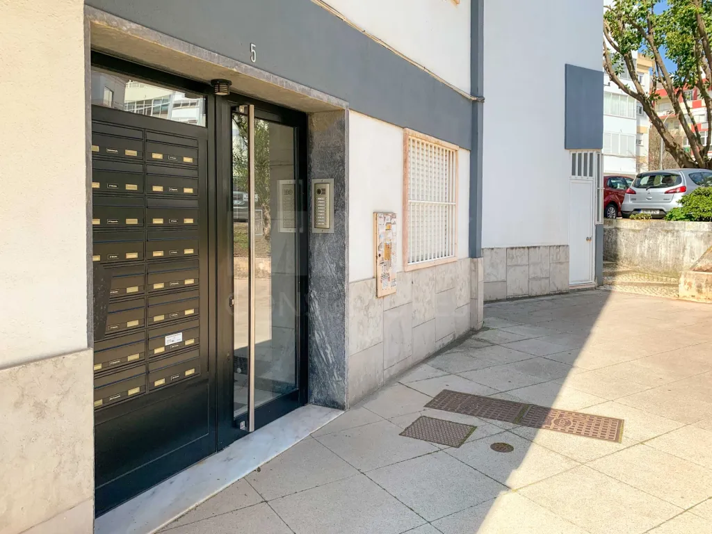 Apartamento T3 Remodelado no Centro de Oeiras | Elevador | 105 m² | Excelente Oportunidade