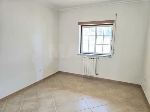 Moradia T4 com Terraço, Jardim e Garagem Fechada – Vale Maceira, Alfeizerão
