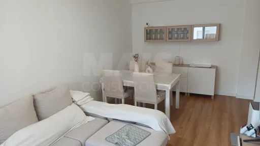 Apartamento T2 Remodelado no Centro do Cadaval