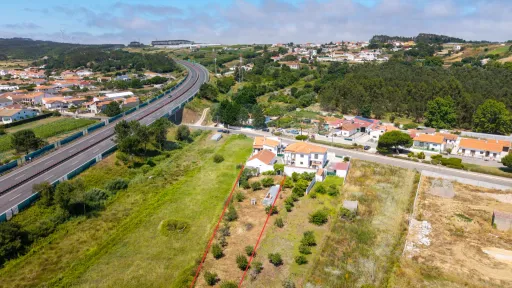 Moradia Térrea T4 em terreno de 2.605m2 em Olho Marinho