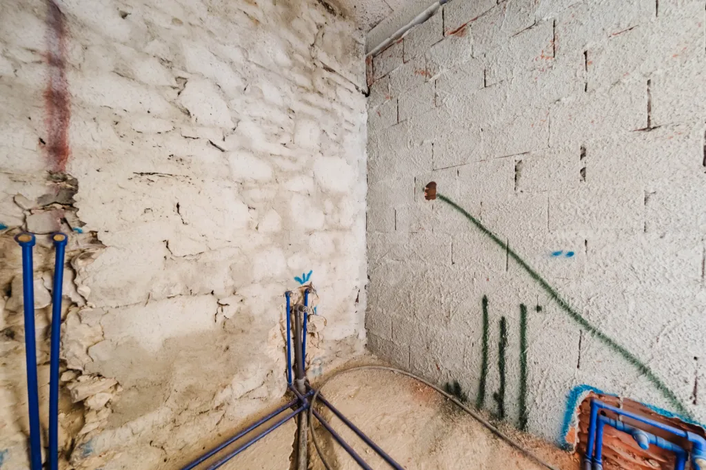 Moradia para remodelar em terreno com 1.809m2