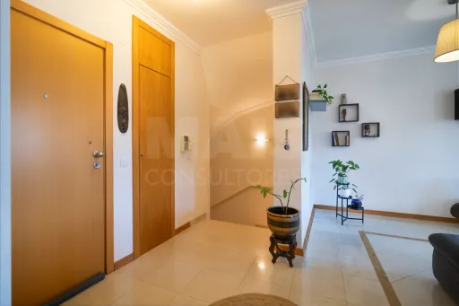 Andar de Moradia T4 com Terraço em Agualva-Cacém