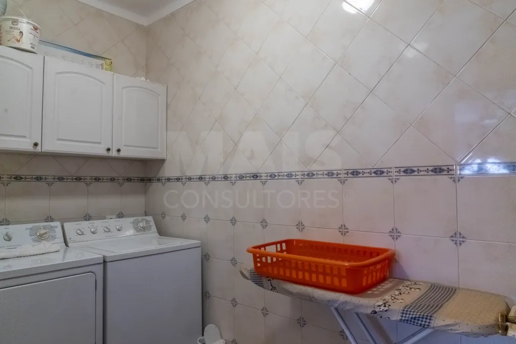 Moradia T4, centro do Cadaval, com garagem