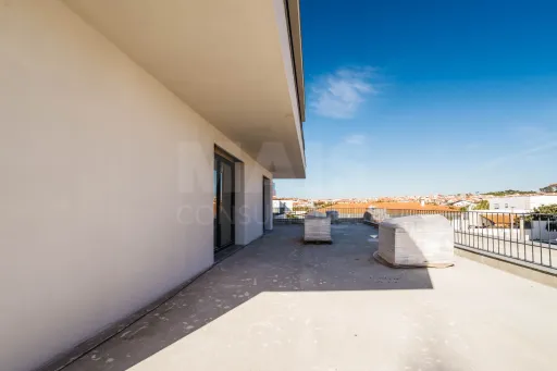 Apartamento T2 Novo com Garagem Privativa e Varanda Ampla em Ferrel junto ao Baleal Fracção G