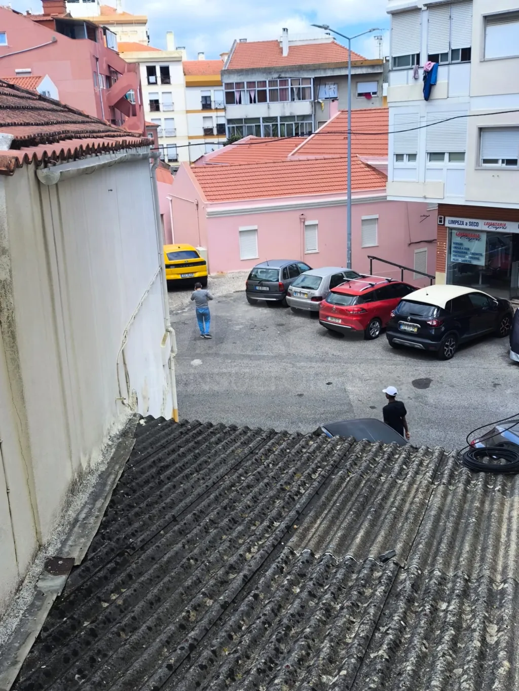 Moradia com garagem para reconstrução centro de Sacavém