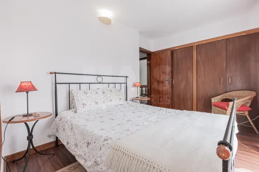 Moradia Contemporânea com terreno 700m2 em Soltroia – Próxima da Praia