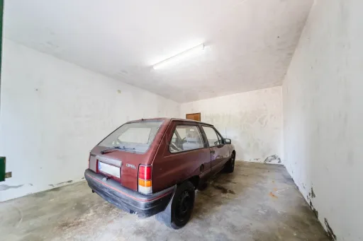 Moradia Isolada com Terreno de 9.840 m² em Barreiras – Cadaval