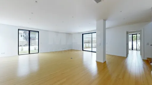 Moradia nova com piscina T4 em Linda a Velha