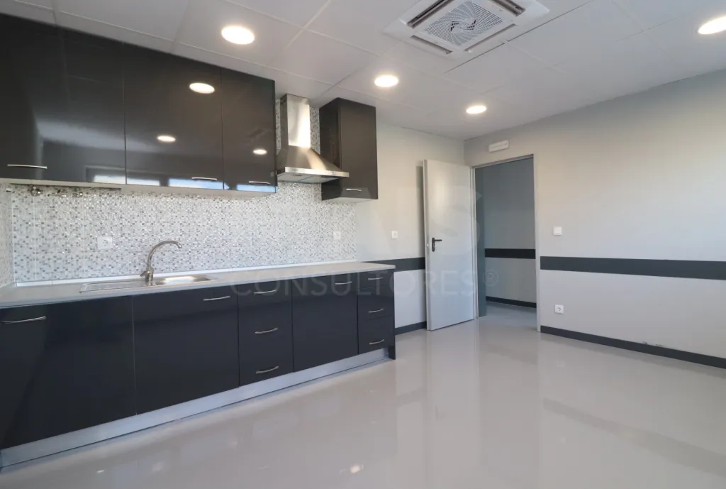 Pavilhão Industrial novo no Carregado com 624 m2 de Terreno e 312 m2 de Construção