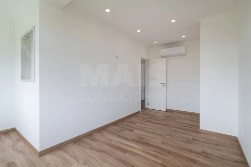 Moradia Isolada T4 Renovada — Abuxarda / Alvide, Cascais