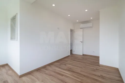 Moradia Isolada T4 Renovada — Abuxarda / Alvide, Cascais
