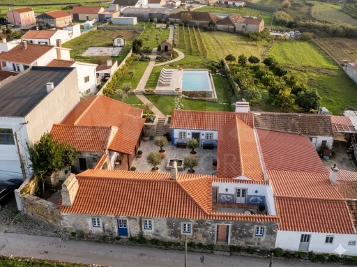 Moradia Térrea para Reabilitar com Terreno, Vista Mar e Vista Sítio da Nazaré – Bairro, Alcobaça