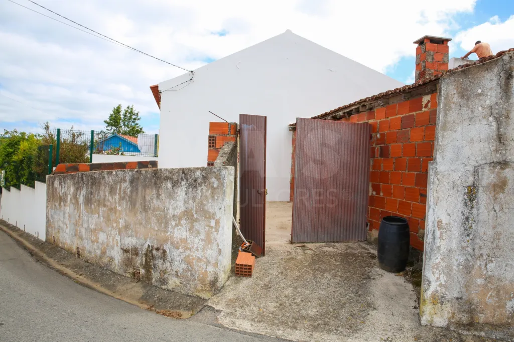 Moradia T1 para remodelar no Maxial | Torres Vedras 🏡