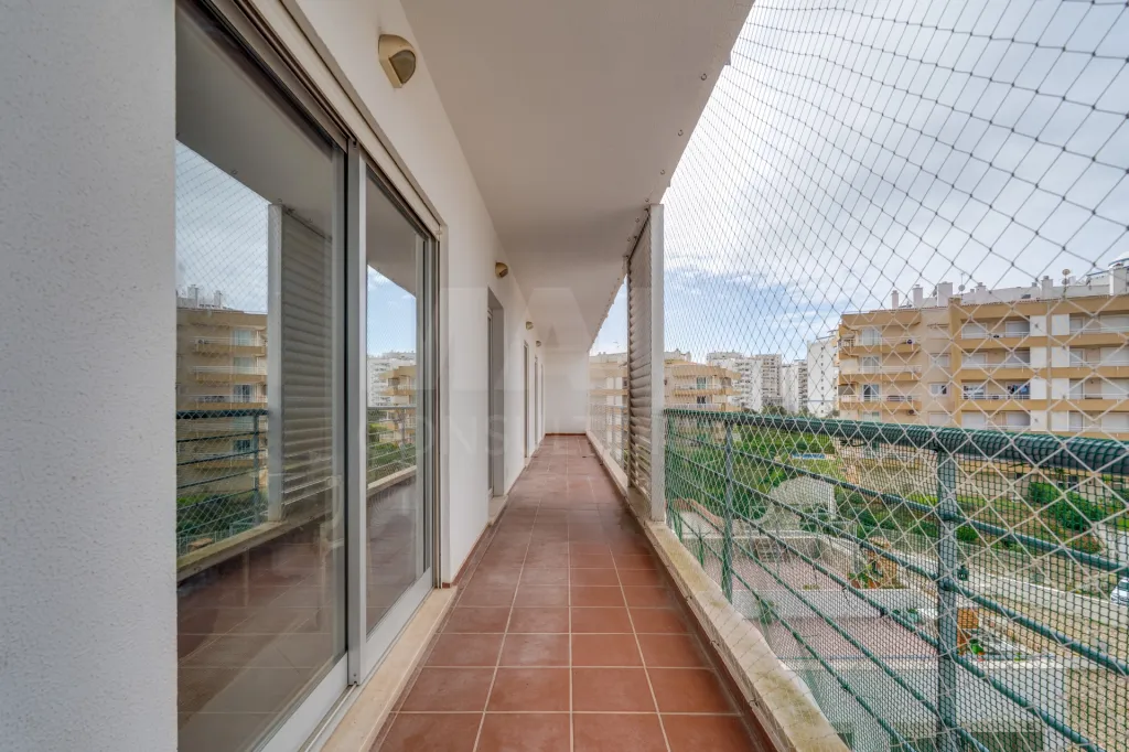 Apartamento T2 com 1 Lugar de Estacionamento  e Varanda | Próximo da Praia da Rocha – Encosta da Marina  - Portimão