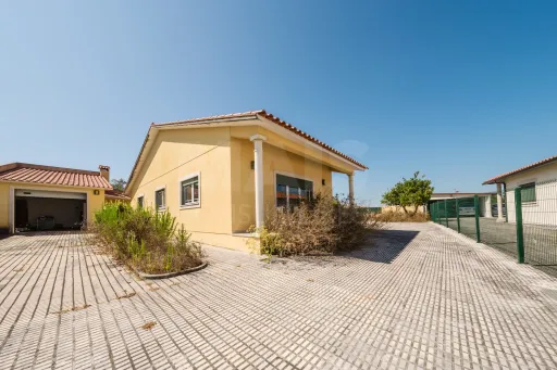 Moradia T4 com terreno de 660m²