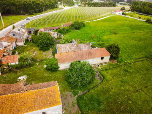 Moradia p/a restaurar c/ 225m2 de área em terreno c/ 6.473m2