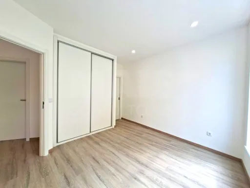 Apartamento T1 Renovado em Atouguia da Baleia