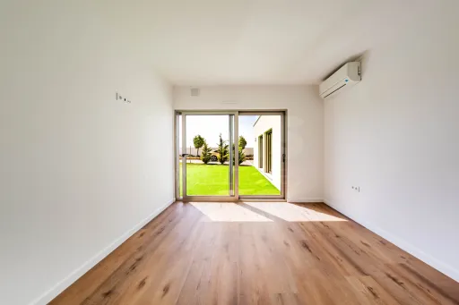 Moradia Contemporânea de Luxo com Vista Barragem, Piscina e 3.000m² Urbanos | Peniche