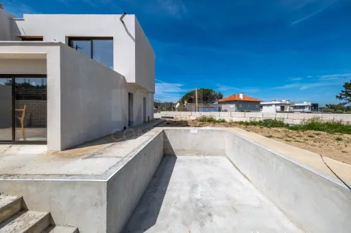 Moradia T3 (3 Suítes) com piscina e jardim - Salir do Porto