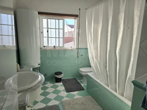 Moradia geminada T3 com garagem box e pátio de 60 M² | Alfeizerão