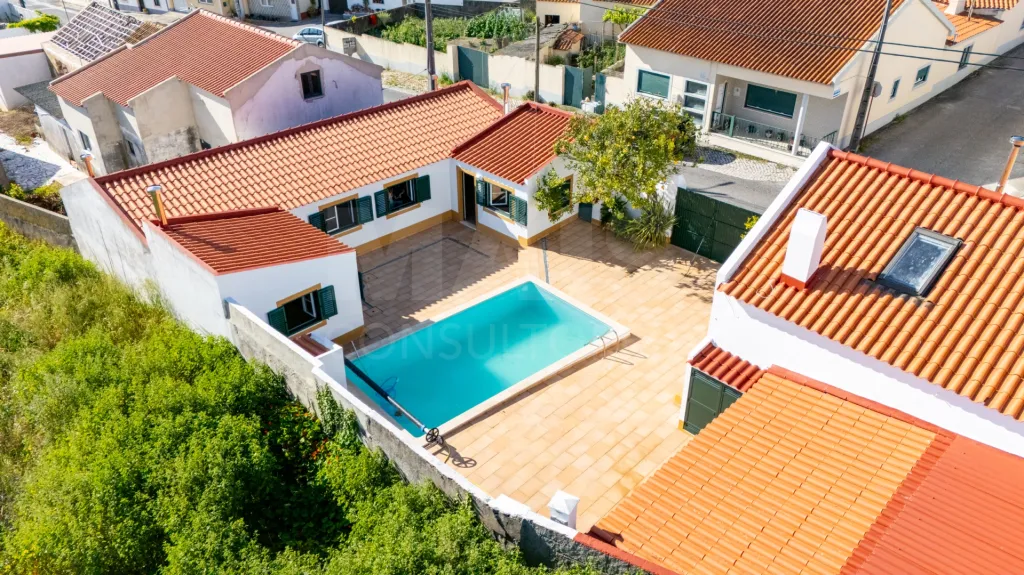 Moradia e dois Anexos T1 com piscina em Casais Mestre Mendo