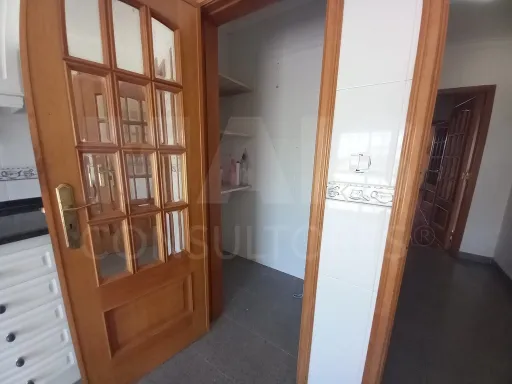 Moradia de 5 Assoalhadas em Ribamar C/ lote de 300m2 e Sótão amplo