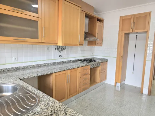 Moradia T4 com Terraço, Jardim e Garagem Fechada – Vale Maceira, Alfeizerão