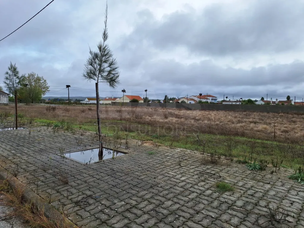 Terreno Urbano com 690m2 para construção de moradia até 2 pisos com garagem e anexo.