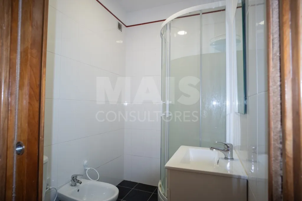 T2 em zona tranquila de Porto Salvo, perto de escolas e centros empresariais.
