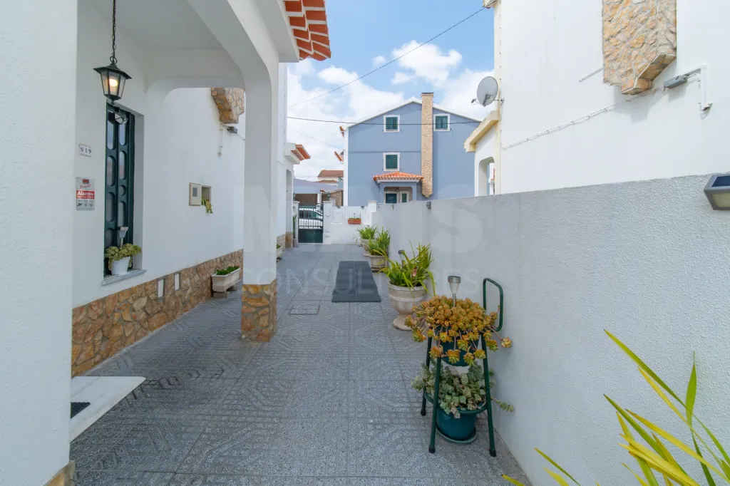 Moradia T3+1 com Garagem no Carregado