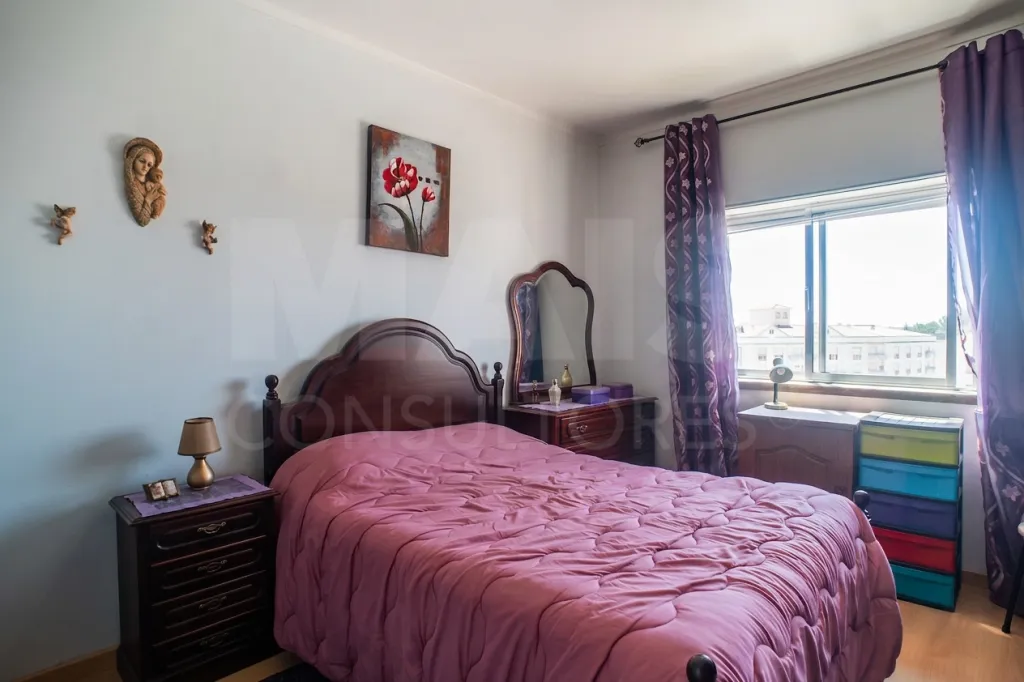 2-Bedroom Apartment in the Heart of Cadaval – Comfort, Location, and Potential!