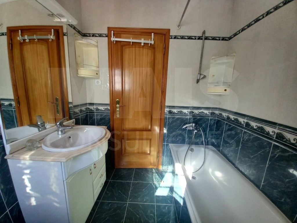 Moradia de 5 Assoalhadas em Ribamar C/ lote de 300m2 e Sótão amplo
