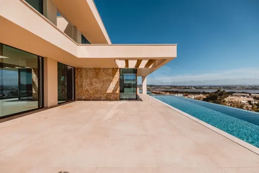 Moradia T5 com Piscina - Vista Golfe e Mar