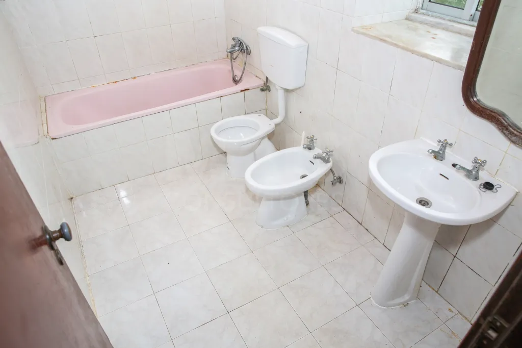 Moradia T2 para Remodelar – Pocariça, Olhalvo