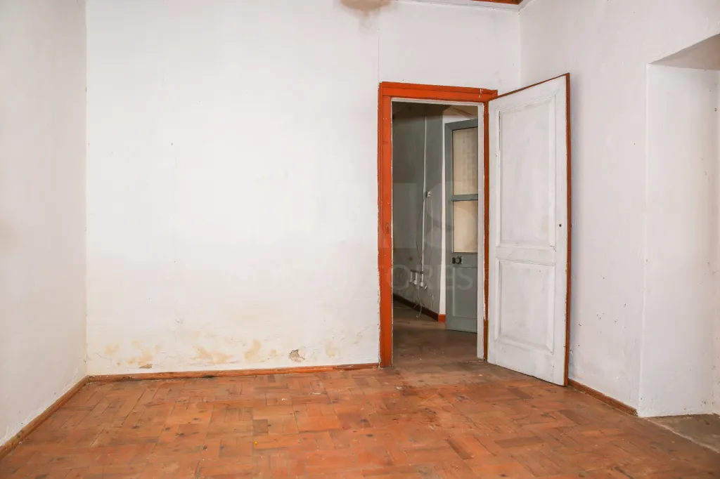 Moradia T1 para remodelar no Maxial | Torres Vedras 🏡