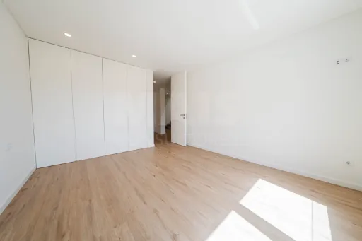 Moradia T3+2 Moderna com Vista Mar e Terraço Panorâmico