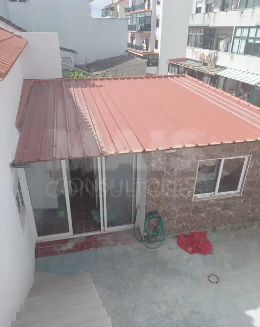 moradia térrea T3 c logradouro e estacionamento