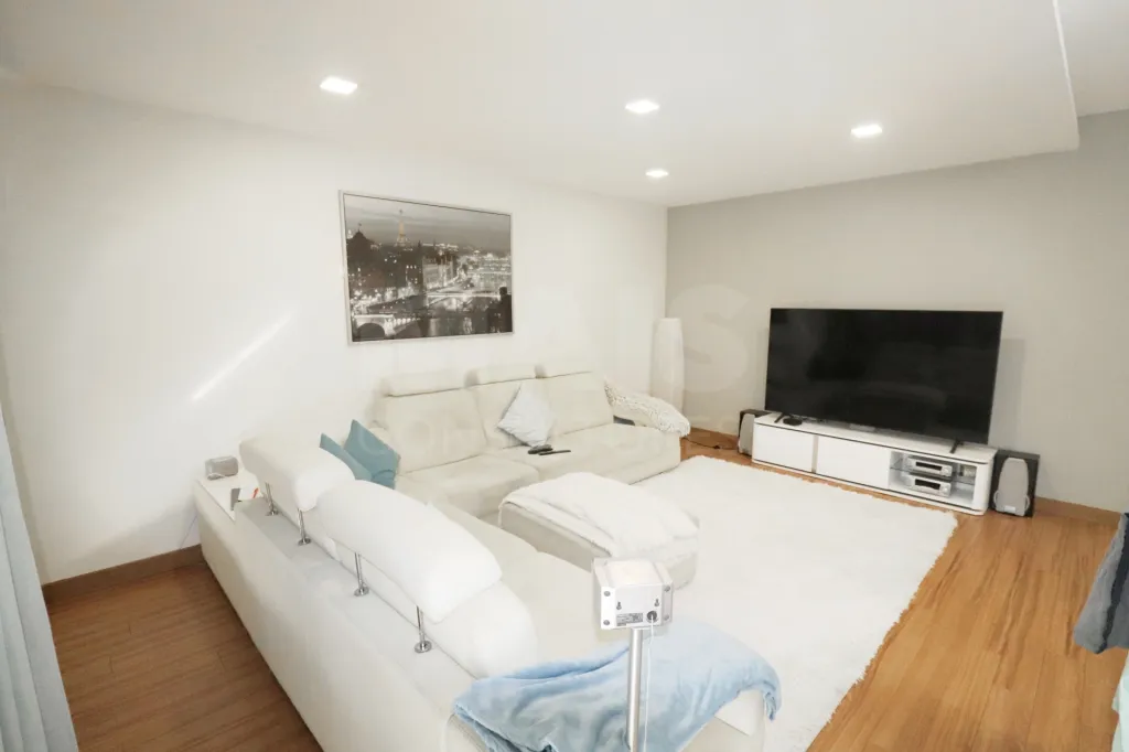 3-Bedroom Apartment at Quinta das Oliveiras with a 60-square-meter balcony