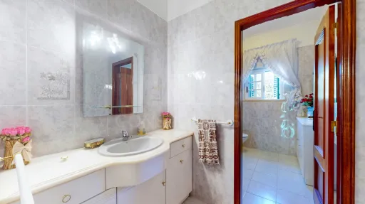 Moradia T5, na calhandriz com piscina