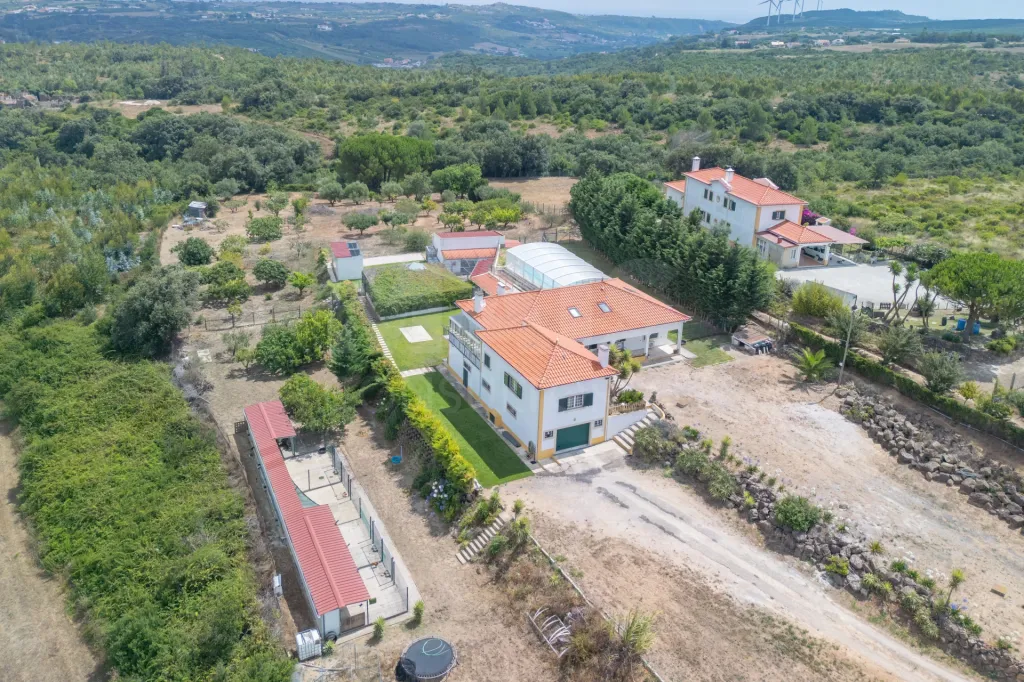Moradia T4 com Piscina, Excelente Espaço Exterior em Carnota - Alenquer