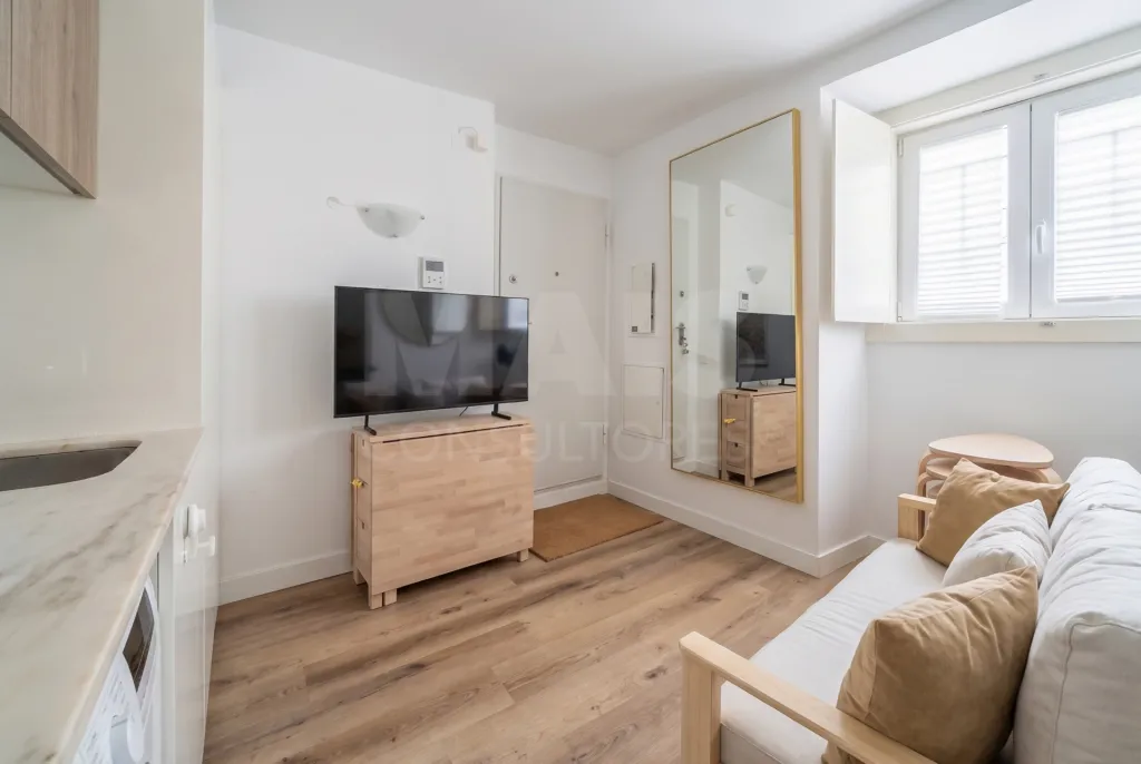 Estudio Remodelado convertido em T1 | Arroios | Lisboa|Zona Premium junto ao metropolitano