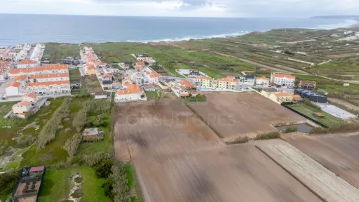 Terreno para Construção a poucos metros da Praia do Baleal