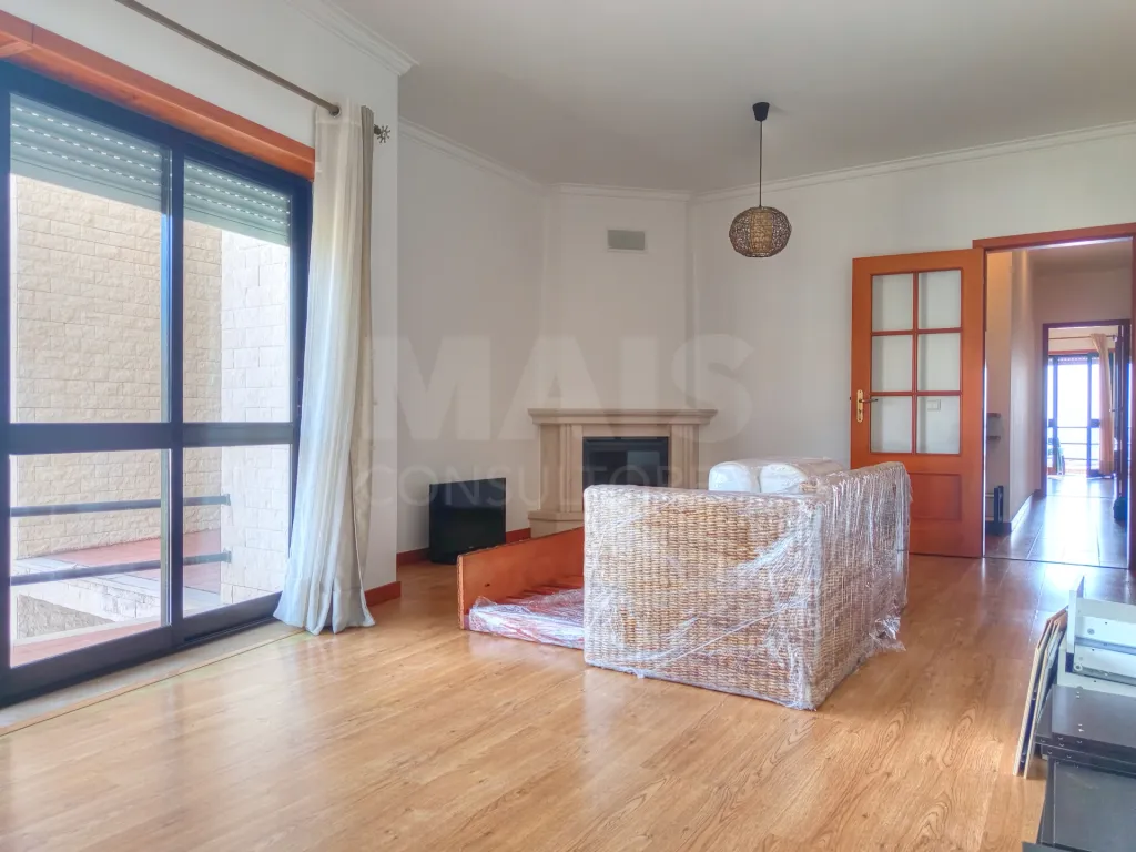 Apartamento T2 com Vista Mar e Garagem!