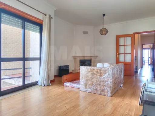 Apartamento T2 com Vista Mar e Garagem!