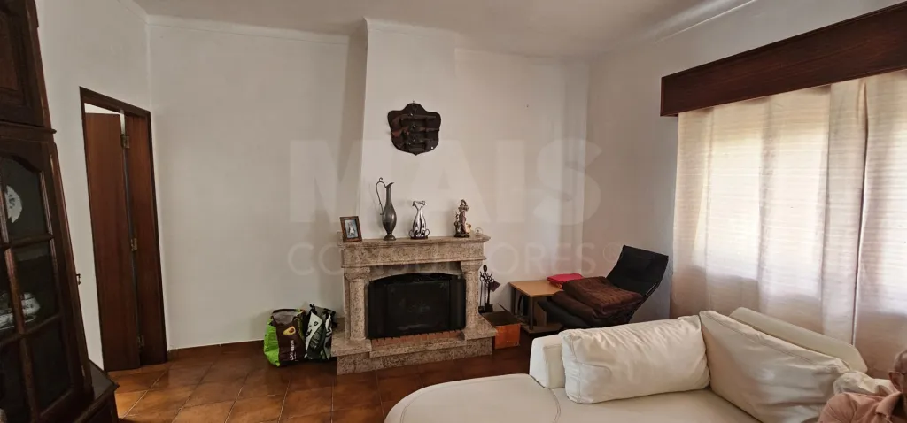 Moradia Térrea V3 com terreno urbano de 3780m2 no Alentejo