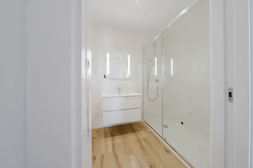 Apartamento T2 na Nazaré c/ 2 lugares de garagem