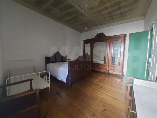 Casa Senhorial com Brazão em Coja- Arganil.