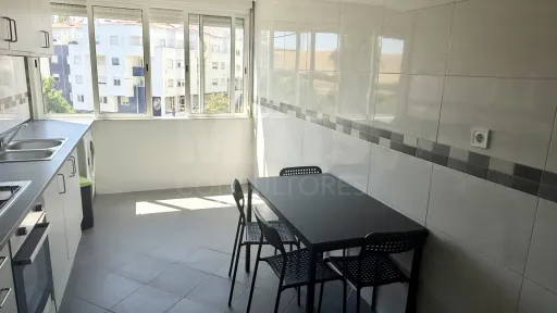 T2 Remodelado em Barcarena – Valejas, Oeiras