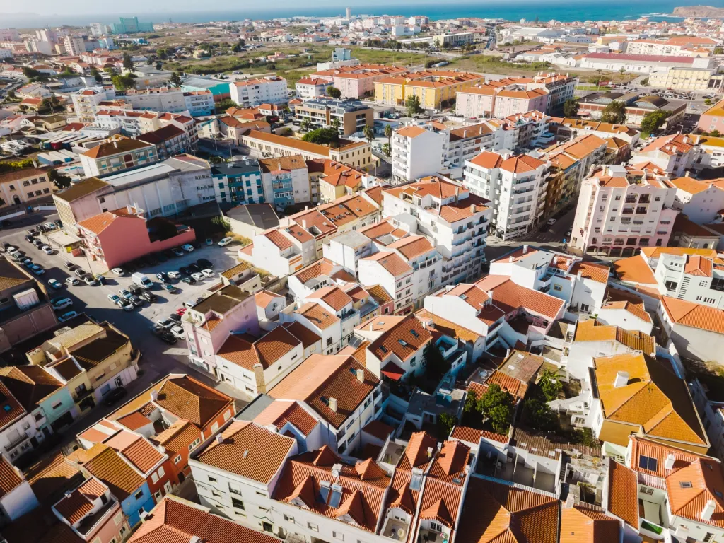 Moradia totalmente remodelada no coração de Peniche!