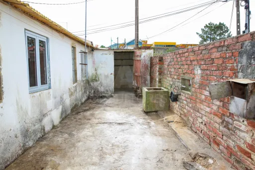 Moradia T1 para remodelar no Maxial | Torres Vedras 🏡